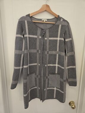 Laura XL Women's Gray Plaid Long Cardigan Sweater With Button Clasp